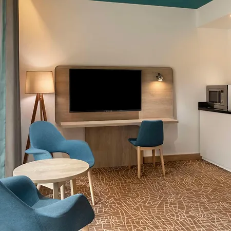 Park By Radisson Airport Odayeri מלון